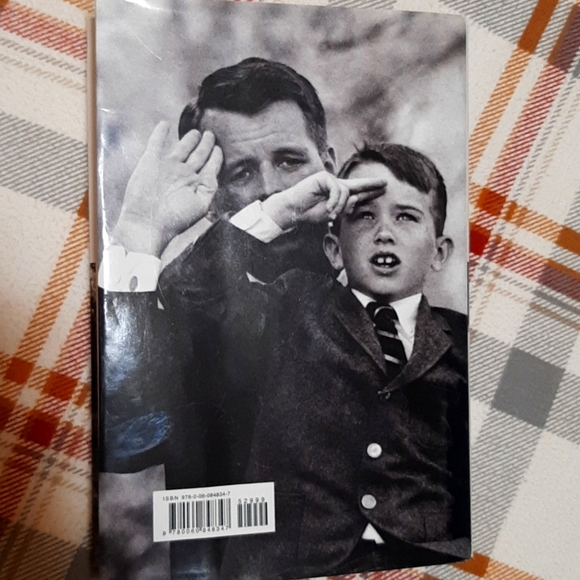 Robert f. Kennedy,JR BOOK - Picture 2 of 3